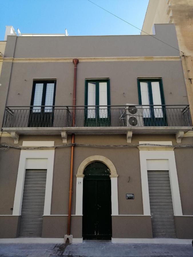 Casa Vacanze Nonna Lina - トラーパニ エクステリア 写真